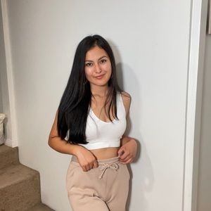 Meet your Posher, Elvia